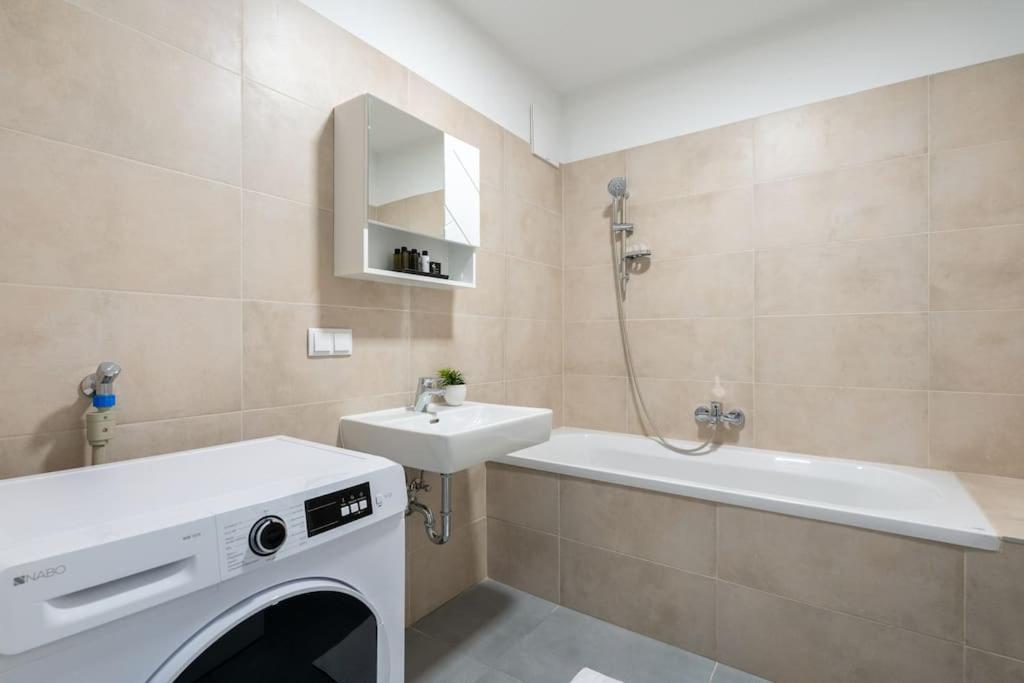 Quiet 1br Oasis, Fast Path By Hm Wien