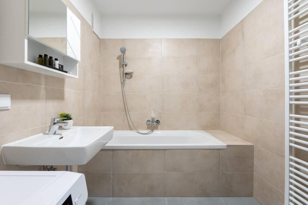 Quiet 1br Oasis, Fast Path By Hm Wien